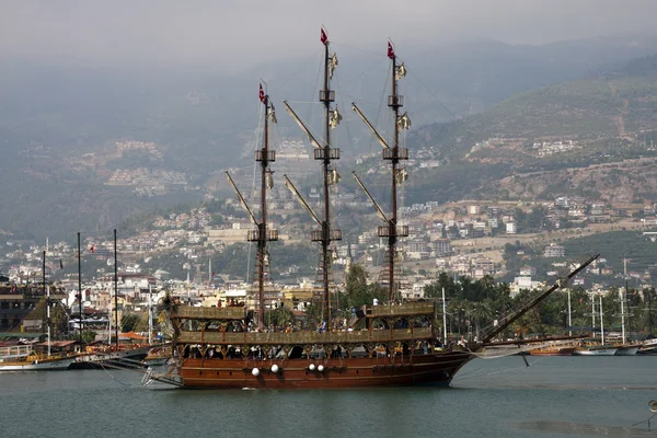 Turist båt, alanya, Turkiet — Stockfoto