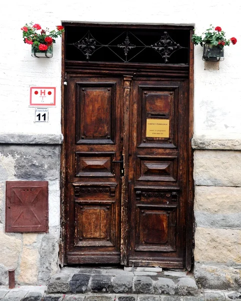 Puerta de madera decorada —  Fotos de Stock