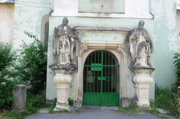 Stare wejście do kościoła — Zdjęcie stockowe