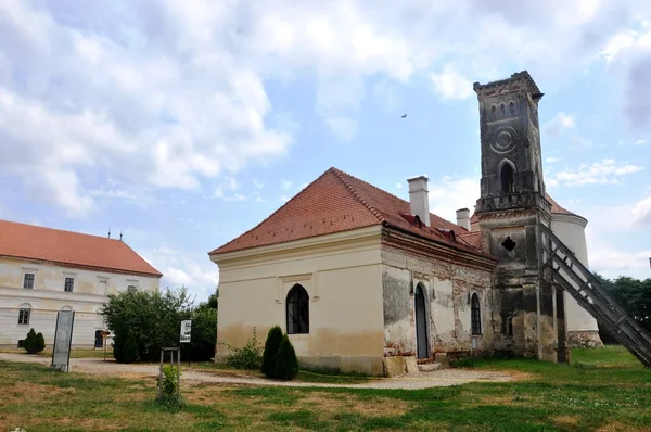 Banffy Palace Bontida Cluj — kuvapankkivalokuva