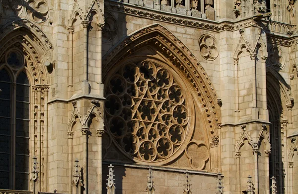 Γοτθικό ροζέτα της κύρια πρόσοψη του καθεδρικό ναό του burgos. Ισπανία — Φωτογραφία Αρχείου