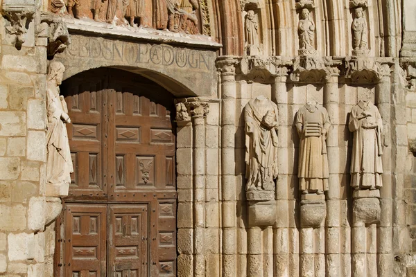 De posten van de deur van san esteban kerk, burgos. Spanje — Stockfoto