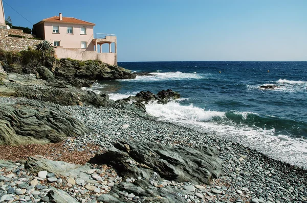 Bujne willa na plaży, erbalunga, Korsyka — Zdjęcie stockowe