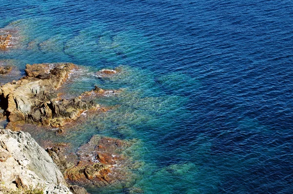 Morze czyste, turkusowe wody — Zdjęcie stockowe