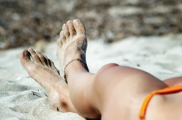 Sexy feet with anklet — Stock Photo, Image