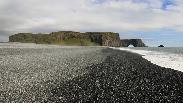 Praia negra na Islândia — Fotografia de Stock