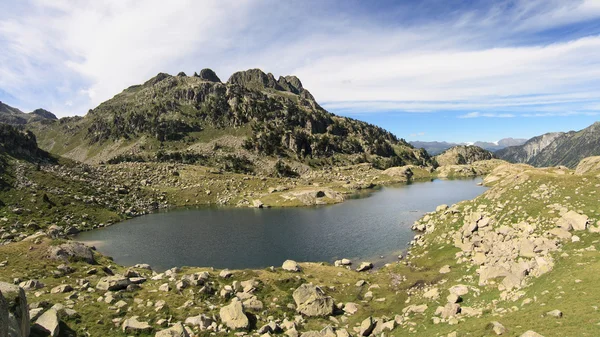 Lago en los Pirineos — Foto de Stock