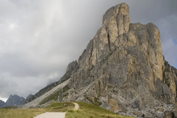 Dolomites'in kulede kaya — Stok fotoğraf