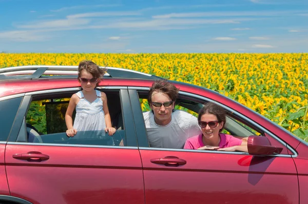 Sommerurlaub für die Familie, Anreise mit dem Auto — Stockfoto