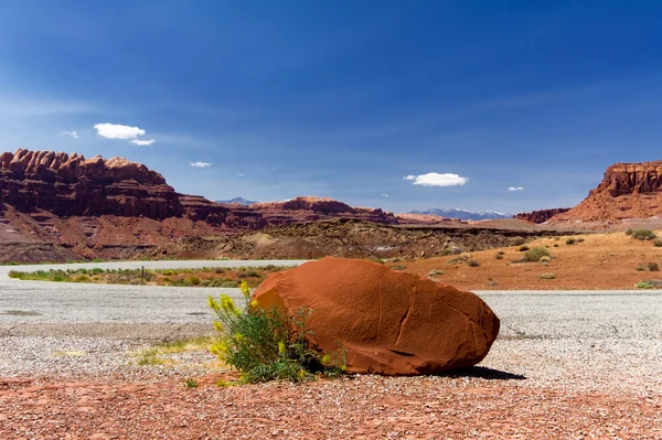 Prachtige bergen en woestijn landschap — Stockfoto