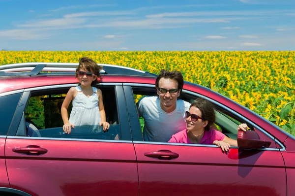 Vacaciones familiares de verano, viaje en coche —  Fotos de Stock