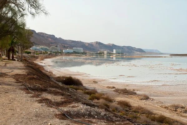 Перегляд готелі в Мертве море, Ізраїль берегової лінії — стокове фото