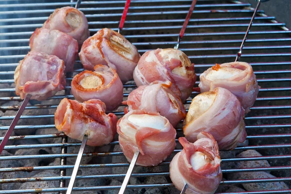 Mushrooms with bacon on the grill — Stock Photo, Image