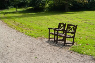 güzel Bahçe park ahşap sandalye oturma köşesi