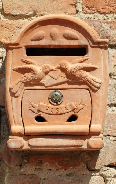 Caixa de correio italiana vintage ornamental — Fotografia de Stock