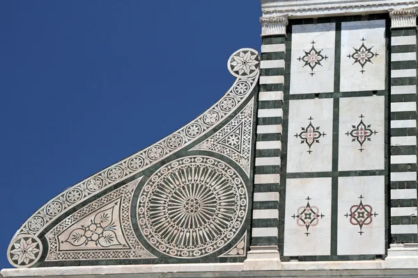 Detalhe da fachada ornamental da igreja Santa Maria Novella — Fotografia de Stock