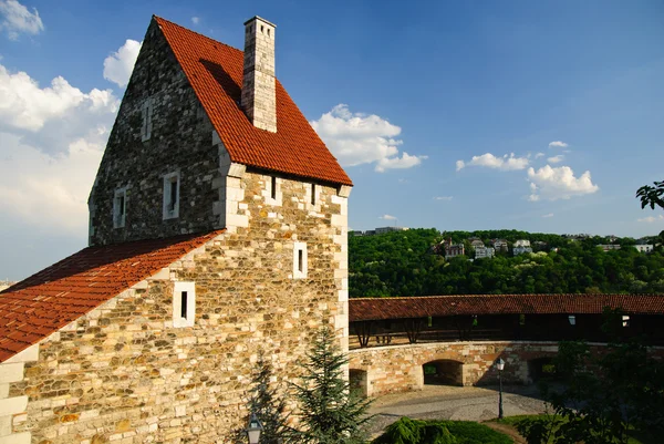 Middeleeuwse vesting - deel van het buda kasteel in Boedapest — Stockfoto