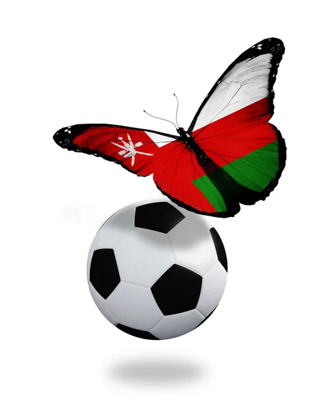 Conceito - borboleta com bandeira Omani voando perto da bola, como f — Fotografia de Stock