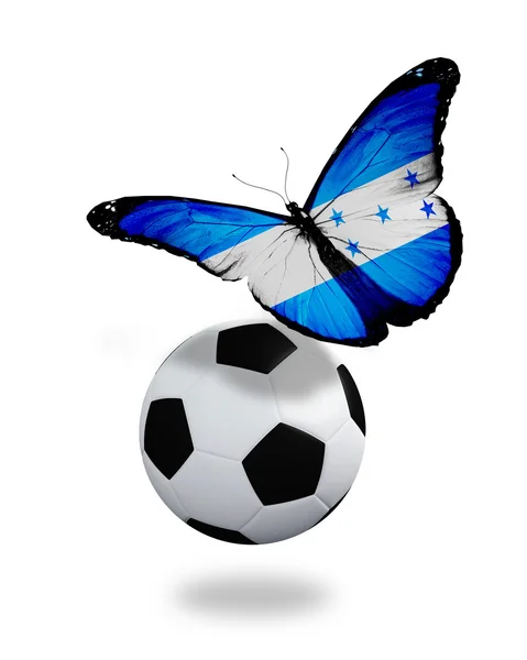 Концепция - бабочка с флагом Гондураса, летящим рядом с мячом, как — стоковое фото