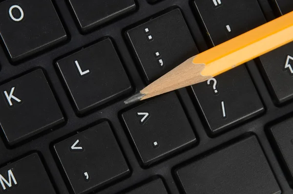 컴퓨터 키보드와 연필 — 스톡 사진