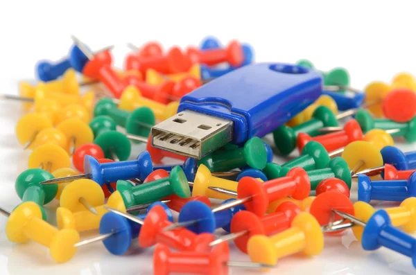 USB dysk i popychać szpilka — Zdjęcie stockowe