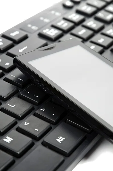 Smart telefon och tangentbord — Stockfoto