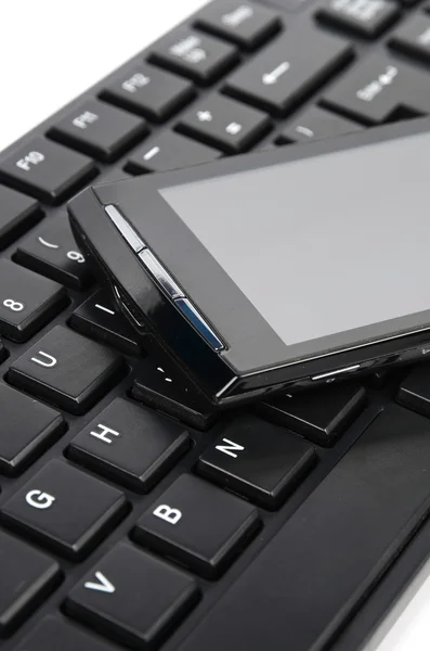 Smart phone and keyboard — Stock Photo, Image