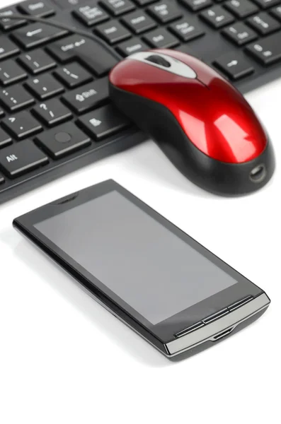 Smart phone e tastiera con mouse del computer — Foto Stock