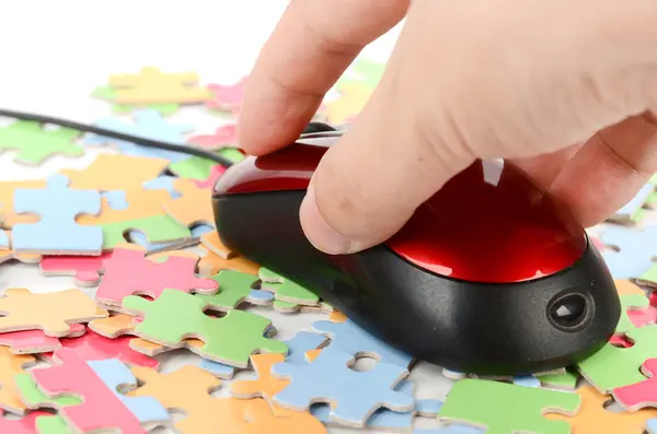 Počítačová myš a puzzle — Stock fotografie