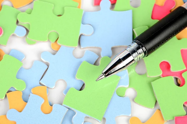 Pen and puzzle — Stock Photo, Image