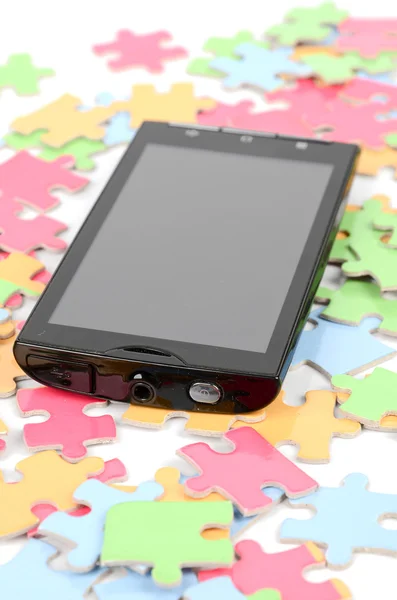 Smartphone und Puzzle — Stockfoto