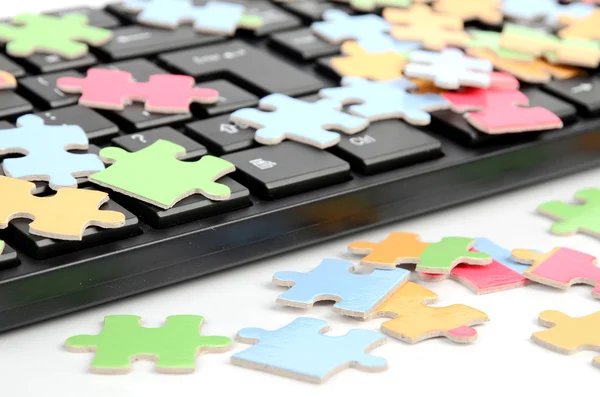 Toetsenbord en puzzel — Stockfoto