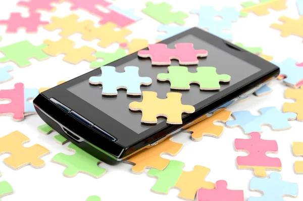 Puzzle und Smartphone — Stockfoto