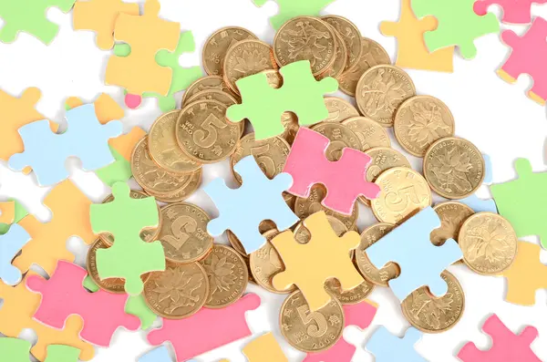 Puzzle e moeda — Fotografia de Stock
