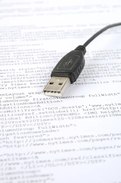 USB кабель и html страница — стоковое фото
