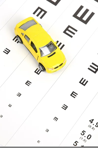 Carro de brinquedo e gráfico de visão — Fotografia de Stock