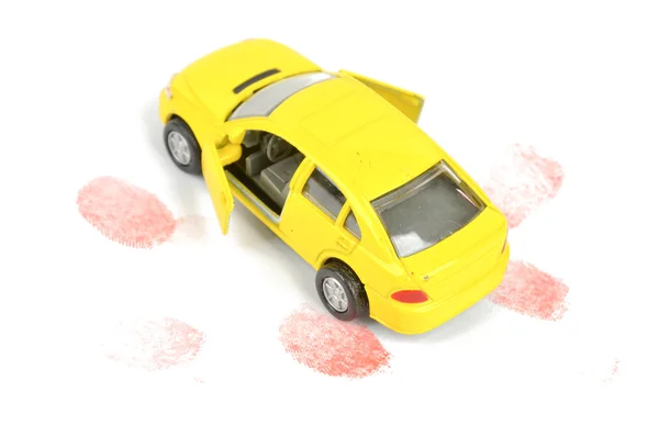 Игрушечный автомобиль и отпечатки пальцев — стоковое фото
