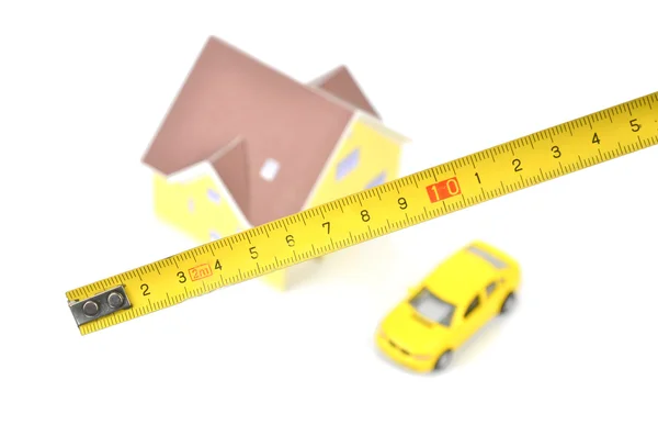 Stål band och modell hus med leksaksbil — Stockfoto