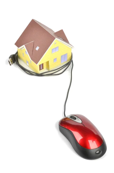 Modelo de casa e mouse computador — Fotografia de Stock
