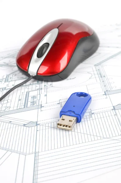 USB-Festplatte, rote Maus und Blaupause — Stockfoto