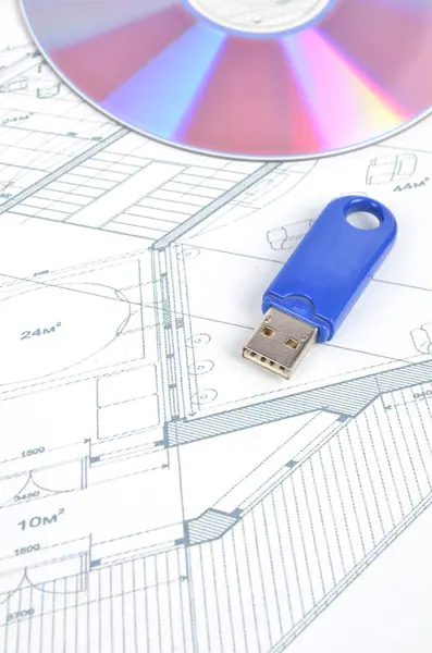 USB-hårddisk och dvd med blueprint — Stockfoto