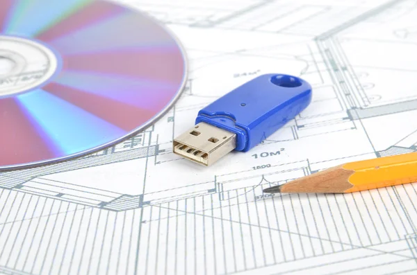 USB-Festplatte und DVD mit Blaupause — Stockfoto