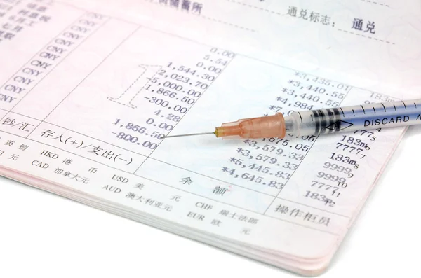 Passbook and syringe — Stock Photo, Image
