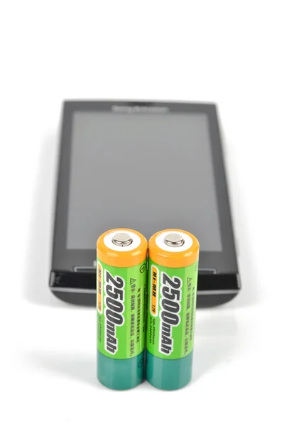 电池和智能手机 — 图库照片