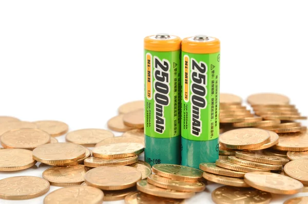 Batterier och mynt — Stockfoto