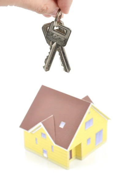 Modelo casa e chave — Fotografia de Stock