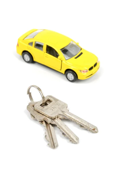 Spielzeugauto und Schlüssel — Stockfoto