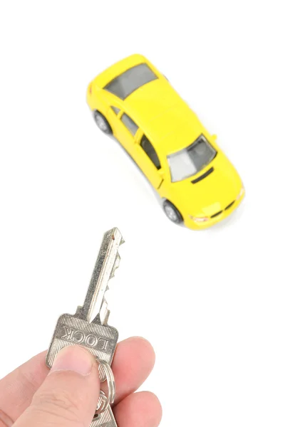 Іграшковий автомобіль і ключ — стокове фото