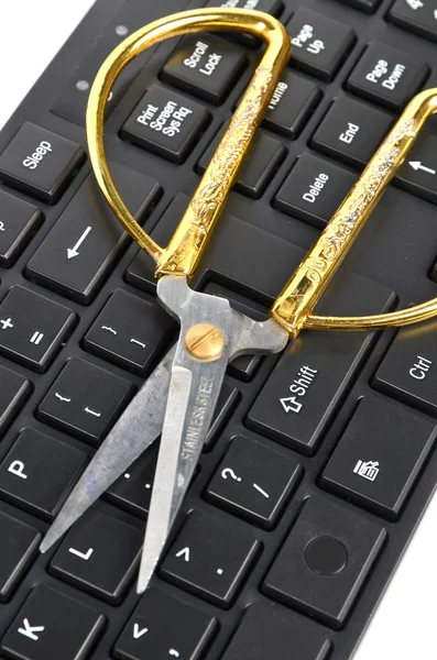 Ножиці та комп'ютерна клавіатура — стокове фото