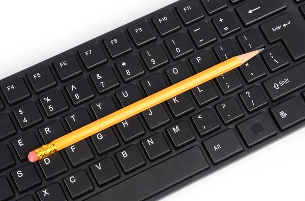 Klawiaturze komputera i ołówek — Zdjęcie stockowe